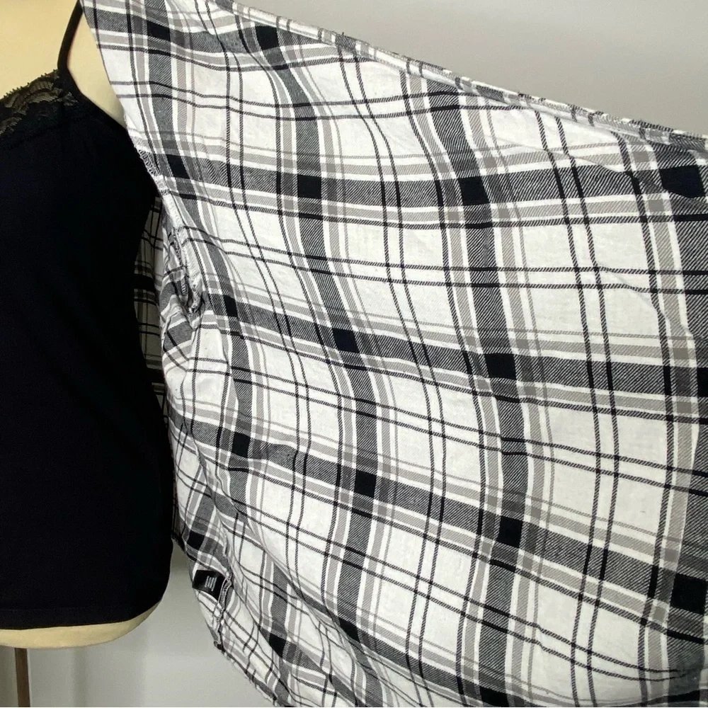 Torrid Black White Gray Wrap Cardigan